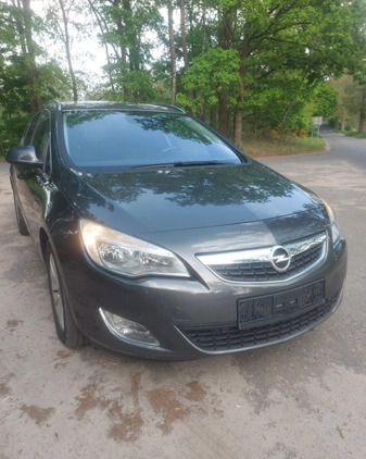 Opel Astra cena 17999 przebieg: 192000, rok produkcji 2012 z Margonin małe 67